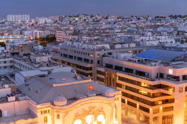  Tunus 'un geceleri kuş gözü manzarası Tunus' un başkenti ve en büyük şehridir. 