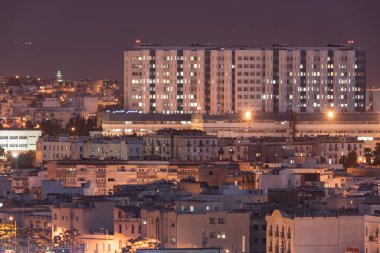  Tunus 'un geceleri kuş gözü manzarası Tunus' un başkenti ve en büyük şehridir. 