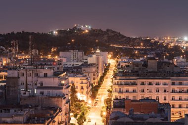  Tunus 'un geceleri kuş gözü manzarası Tunus' un başkenti ve en büyük şehridir. 