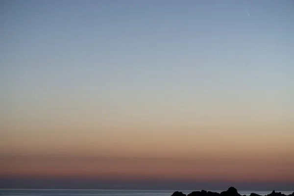 Комета Neowise Evening Sunset Beach North Tunisia — стокове фото