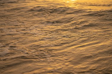 Kuzey Tunus sahilinde akşam ve gün batımı 