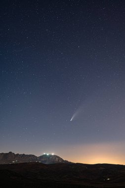 Kuyruklu yıldız Neowise ve Djebel Zaghouan - Tunus 