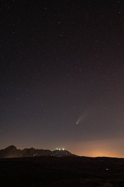 Kuyruklu yıldız Neowise ve Djebel Zaghouan - Tunus 