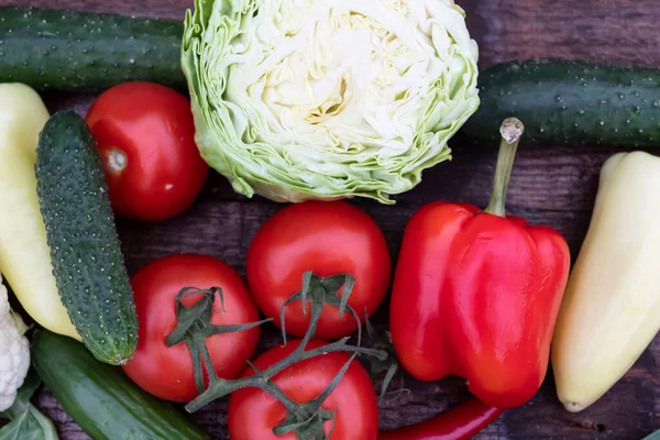 Érett Zöldségek Uborka Paradicsom Paprika Káposzta — Stock Fotó