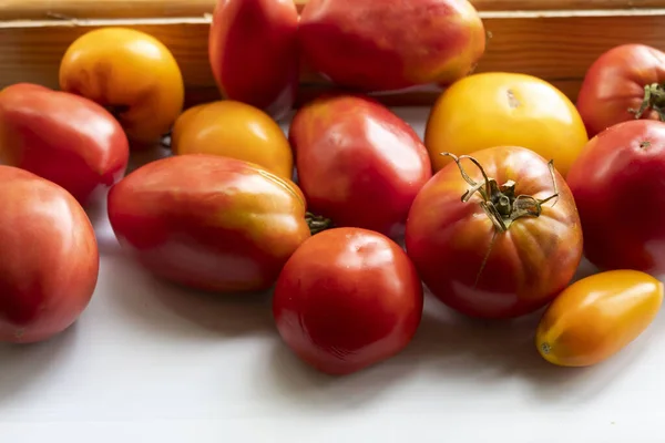 Ripe Bright Tomatoes Lie Windowsill — Stock Photo, Image