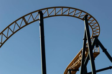 Metal yapı hız treninin bir parçası..