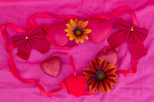 Hearts Bows Ribbon Flowers Lie Red Fabric — Stock Photo, Image