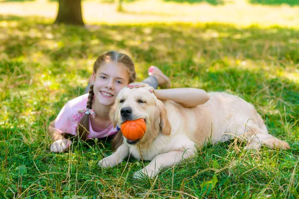 Maître fatigué avec son chien — Photo