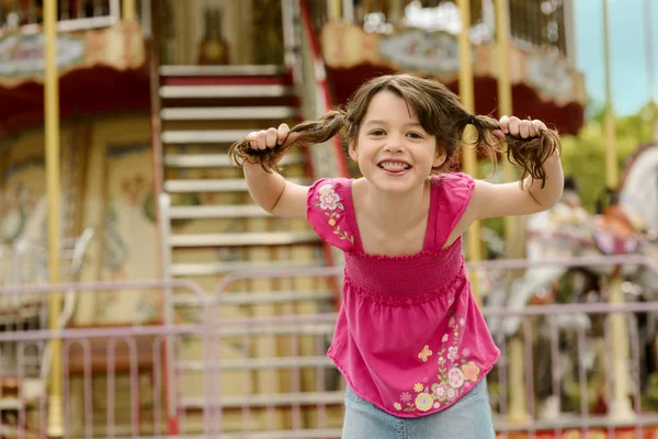 Cute girl makes faces — Stock Photo, Image