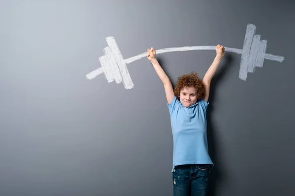 Çocuk bir halter yetiştirme — Stok fotoğraf