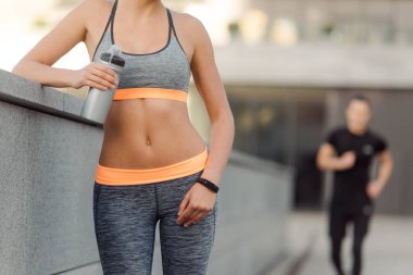 Belly ve ince şekli tonda