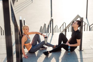 Çift dinlenme koşucu