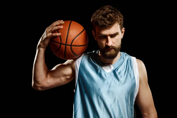 Jogador de basquete muscular em preto — Fotografia de Stock