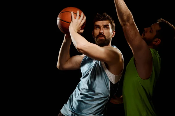 Jogador de basquete usando broca ofensiva — Fotografia de Stock