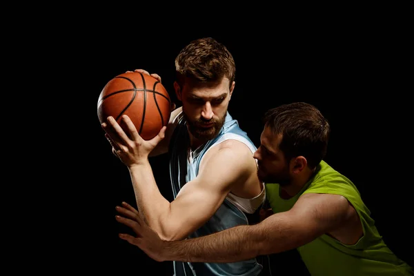 Dois jogadores de basquete em preto — Fotografia de Stock