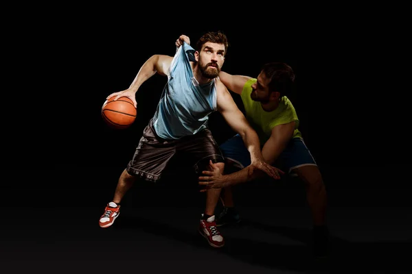 Jogo de dois jogadores de basquete — Fotografia de Stock