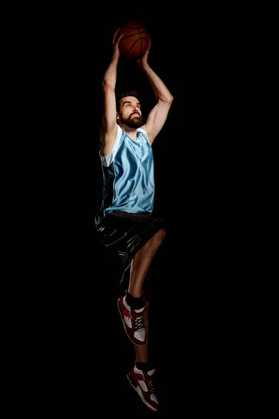 Jogador libera tiro salto curto — Fotografia de Stock
