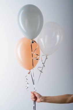 Pastel balonlar holding
