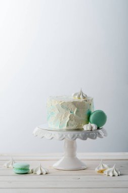 Kek standı ve meringues