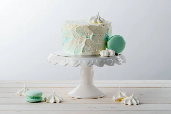 Minimalista torta, makaróni és habcsók — Stock Fotó