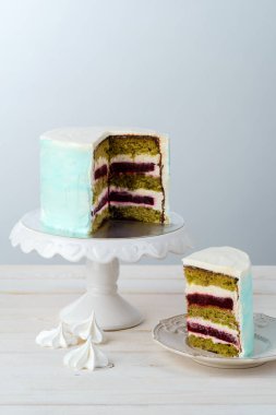 Kek üzerine seramik kek standı