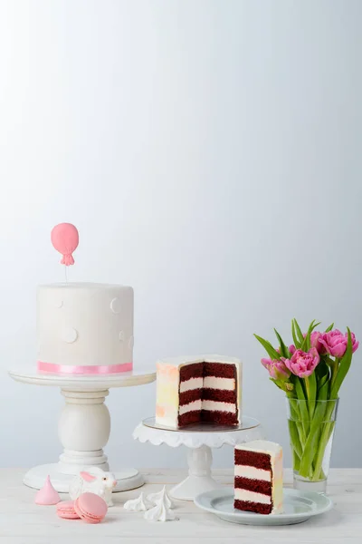 ケーキとマカロニのお菓子 — ストック写真