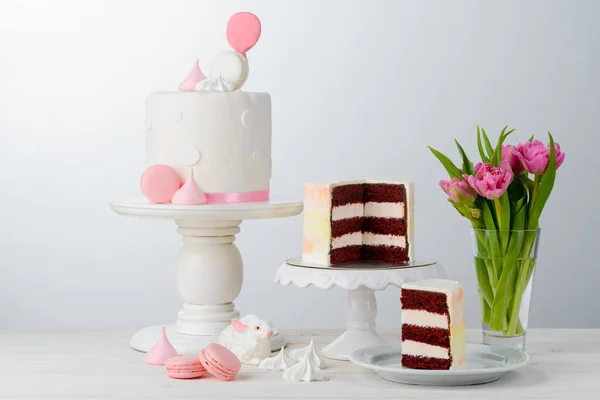 Ceramic cake stands and flowers