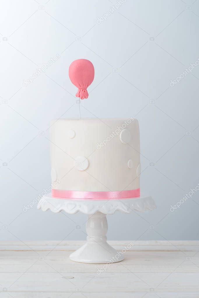 Edible balloon cake decoration