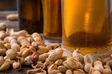 Aperatifler bira kupa ile