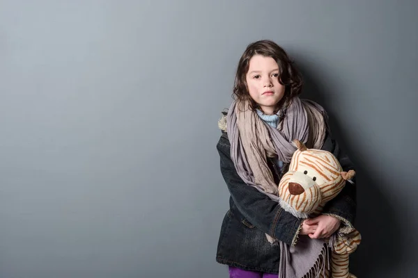 Desperate girl hugging old toy — Stock Photo, Image