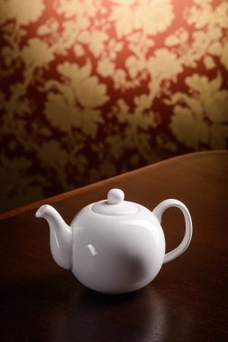 Beyaz seramik tencere dikey atış