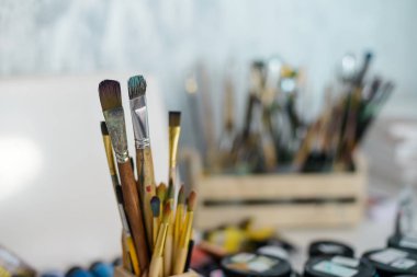 Sanat fırçalar tutucu kullanılan