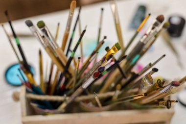 Birçok Sanat fırçalar ile sahibi