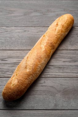 Tahta masadaki baget.