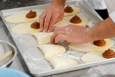 doldurma reçelli puf böreği