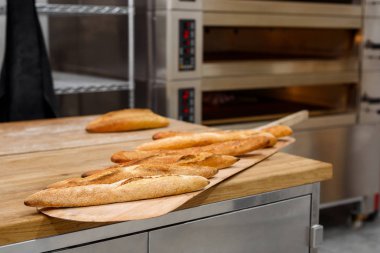 Fırından alınan sıcak baget