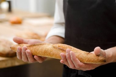 Adam baget gösterilen