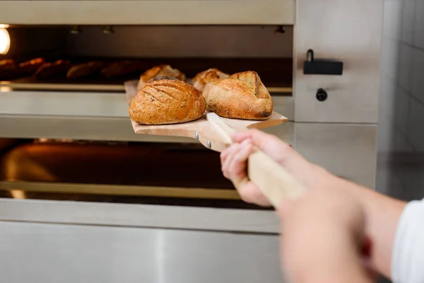 Roti hanya keluar dari oven — Stok Foto
