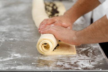 Kuru üzüm ile hamur haddeleme