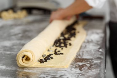 Kuru üzüm ile hamur yukarı haddeleme