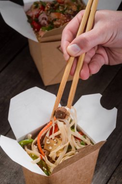 Erkek el Holding Chopsticks