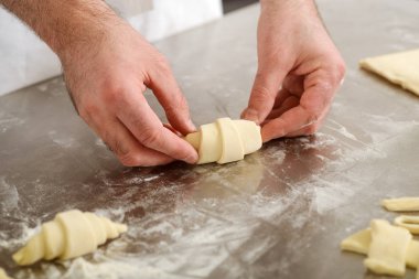 Hilal rulo hamur şekillendirme