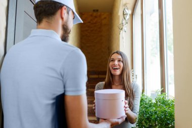 Emir veren teslimatçı