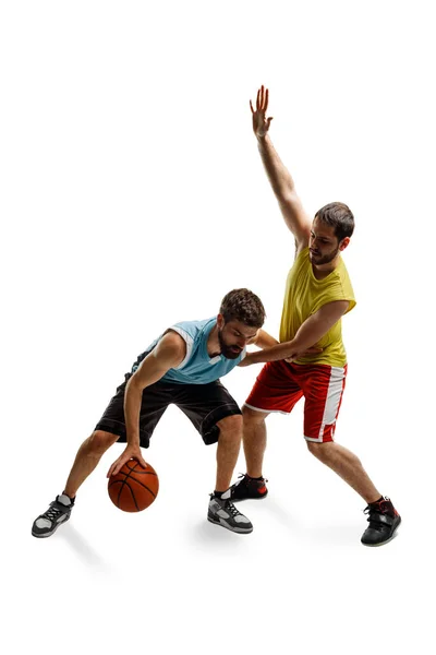 Dva hráči basketbalu na bílém — Stock fotografie