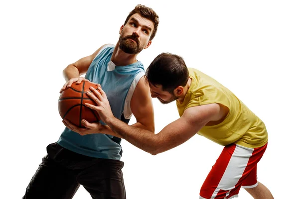 Jogadores de basquete em fundo branco — Fotografia de Stock