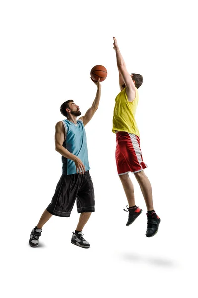 Dois homens jogando basquete — Fotografia de Stock