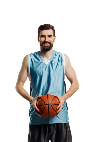Glad basketspelare på vit — Stockfoto