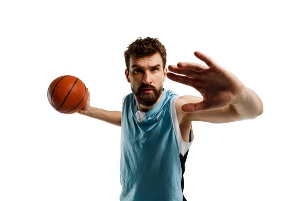 Visando jogador de basquete no branco — Fotografia de Stock