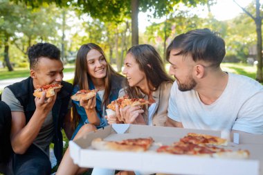 Arkadaşlarım olsun-birlikte parkta