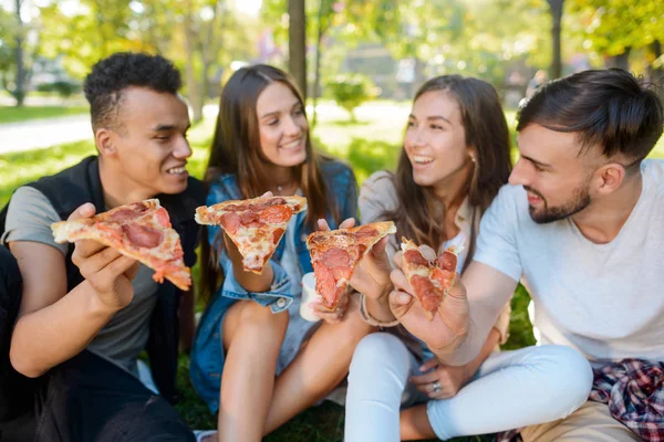 Friends eating a pizza